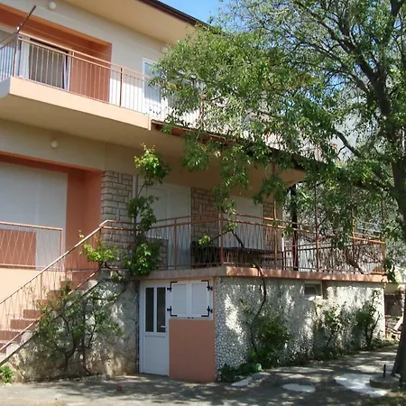 Mihoci Apartment